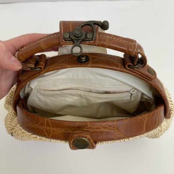 Vintage Y2K Mini Purse Woven Straw Bag Taco Shaped Top Handle Metal Loop Lock - Picture 7 of 13